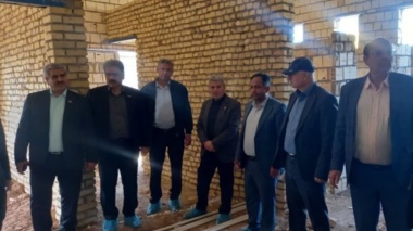 بازدید مسئولین موسسه از پروژه احداث مرکز اصلاح نژاد مرغ بومی در استان یزد