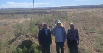 از ایستگاه تحقیقاتی، آموزشی و ترویجی پخش سیلاب بر آبخوان پلدشت بازدید کرد