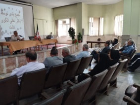 برگزاری کارگاه ترویجی الگوی کشت در شهرستان خوی با حضور کارگروه نظارتی مرکز تحقیقات کشاورزی و‌منابع طبیعی آذربایجان غربی