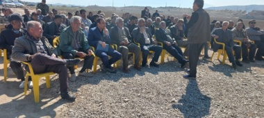 عملیات &quot; کیل گیری&quot; گندم در راستای انتخاب بهره بردار نمونه با تشریح نکات فنی و توضیحات مبسوط منوچهر دست فال، پژوهشگر محقق مروج ارشد و محقق غلات ایستگاه تحقیقات کشاورزی و منابع طبیعی داراب