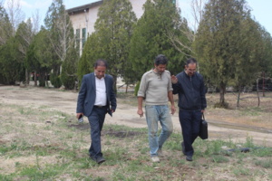 بازدید میدانی ریاست مرکز تحقیقات و آموزش کشاورزی و منابع طبیعی استان همدان از ایستگاه تحقیقاتی انگور ملایر