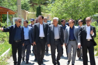 بازدید معاون توسعه مدیریت و منابع انسانی استانداری از باغ گیاهان دارویی همدان