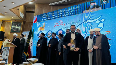 سید حسن هاشمی از پژوهشکده آبزی‌پروری آب‌های جنوب کشور در سی و دومین دوره مسابقات قرآن کریم به مقام نخست دست‌یافت.
