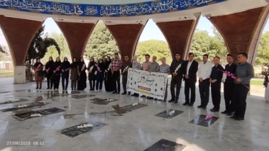 بازدید و غبارروبی مزار شهدا توسط رئیس، معاونین و همکاران مرکز تحقیقات به مناسبت هفته دولت