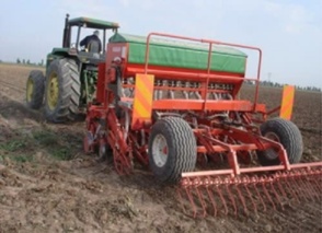 کاهش چشمگیر تردد ماشین‌آلات کشاورزی با خاک‌ورزی حفاظتی