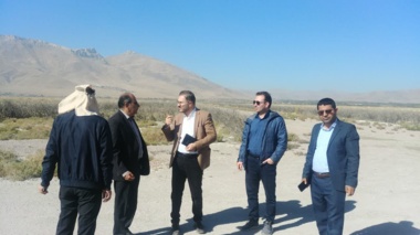 بازدید پژوهشگران مرکز ملی تحقیقات شوری و مرکز تحقیقات و آموزش کشاورزی و منابع طبیعی استان آذربایجان غربی از پوشش های حفاظتی حاشیه دریاچه ارومیه