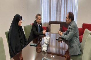 بازدید رئیس پارک علم و فناوری کشاورزی و منابع طبیعی کشور از مرکز رشد کشاورزی قزوین