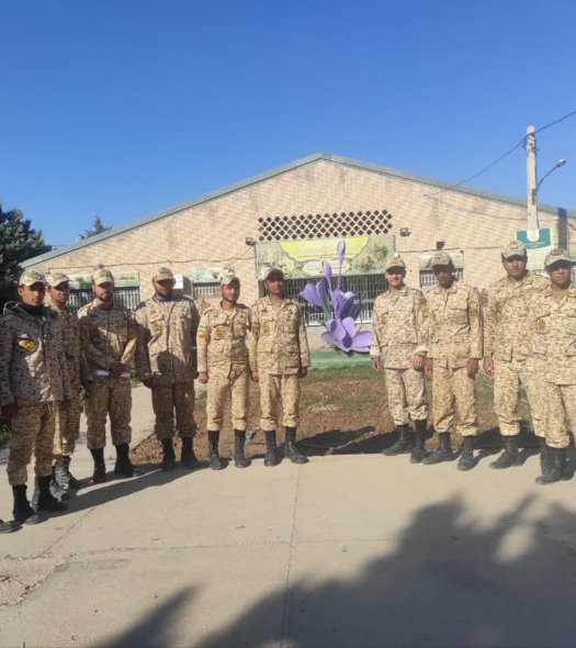 گروهی از کارکنان وظیفه ارتش با آموزش‌های تخصصی کشت و تولید زعفران آشنا شدند