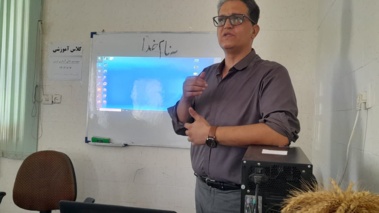 برگزاری دوره آموزشی سامانه‌های آبیاری نواری در مرکز جهاد کشاورزی بیارجمند