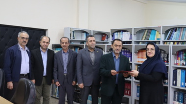 تقدیر از مسئول کتابخانه انستیتو تحقیقات بین المللی ماهیان خاویاری به مناسبت هفته کتاب، کتابخوانی و کتابدار