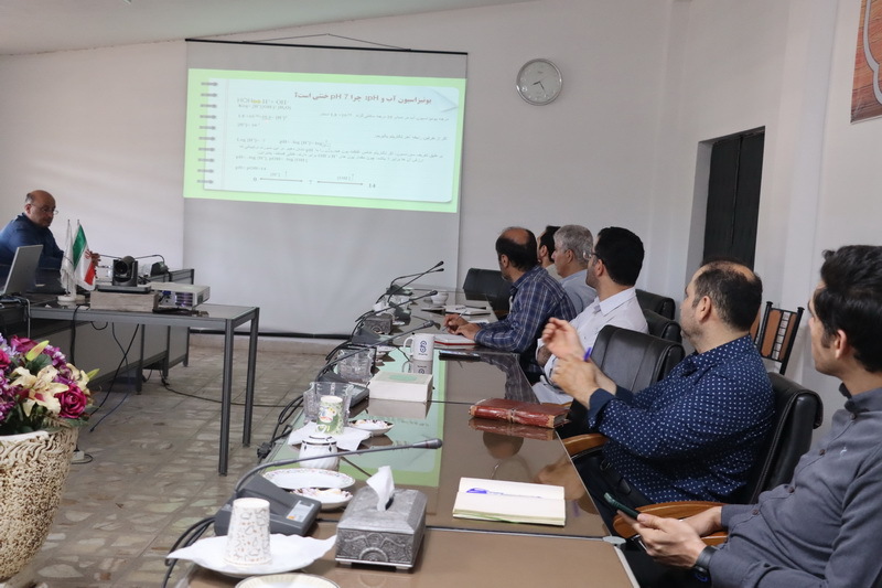 دوره آموزشی " آشنایی با مفاهیم اساسی محلول‌های بافری" در انستیتو تحقیقات بین‌المللی ماهیان خاویاری برگزار شد