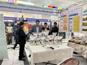 بازدیدکنندگان از غرفه مرکز و مرکز رشد واحدهای فناور کشاورزی جنوب کرمان دیدن کردند