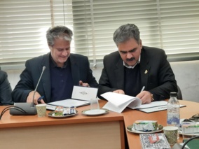 تفاهم نامه همکاری مرکز تحقیقات و آموزش کشاورزی و منابع طبیعی استان یزد و اداره کل منابع طبیعی و آبخیزداری استان یزد امضا شد.