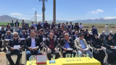 برگزاری روز مزرعه با محوریت معرفی کشت ۴ ردیفه گندم روی پشته در شهرستان ازنا