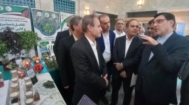 حضور فعال پژوهشکده گلخانه و محیط های کنترل شده در نمایشگاه بازدید رایزنان اقتصادی وزارت امور خارجه