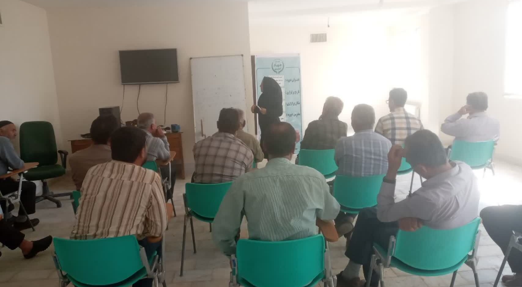 هم افزایی در برنامه الگوی کشت؛  برگزاری کارگاه آموزشی «تغذیه کلزا» در مرکز جهاد کشاورزی پیریوسفیان