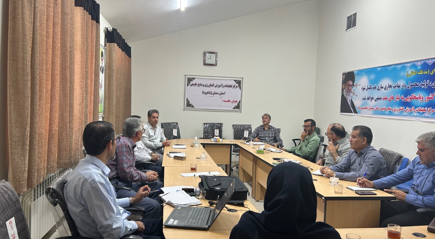 برگزاری جلسه کمیته فنی مرکز برای بررسی طرح‌های پژوهشی و چالش‌های تولید محصولات کشاورزی