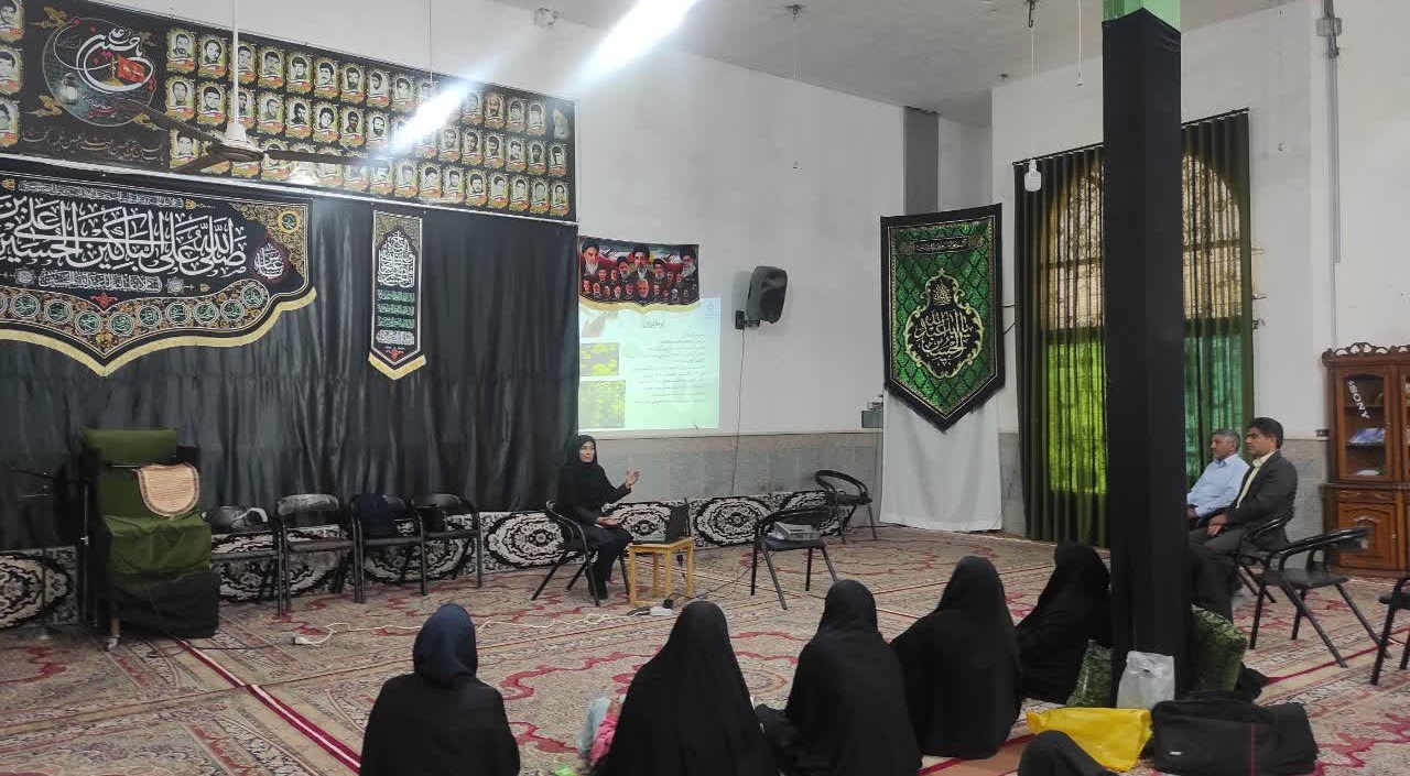 برگزاری کلاس آموزشی گیاهان دارویی منطقه با آموزش عملی عرق‌گیری نعنا در روستای میقان