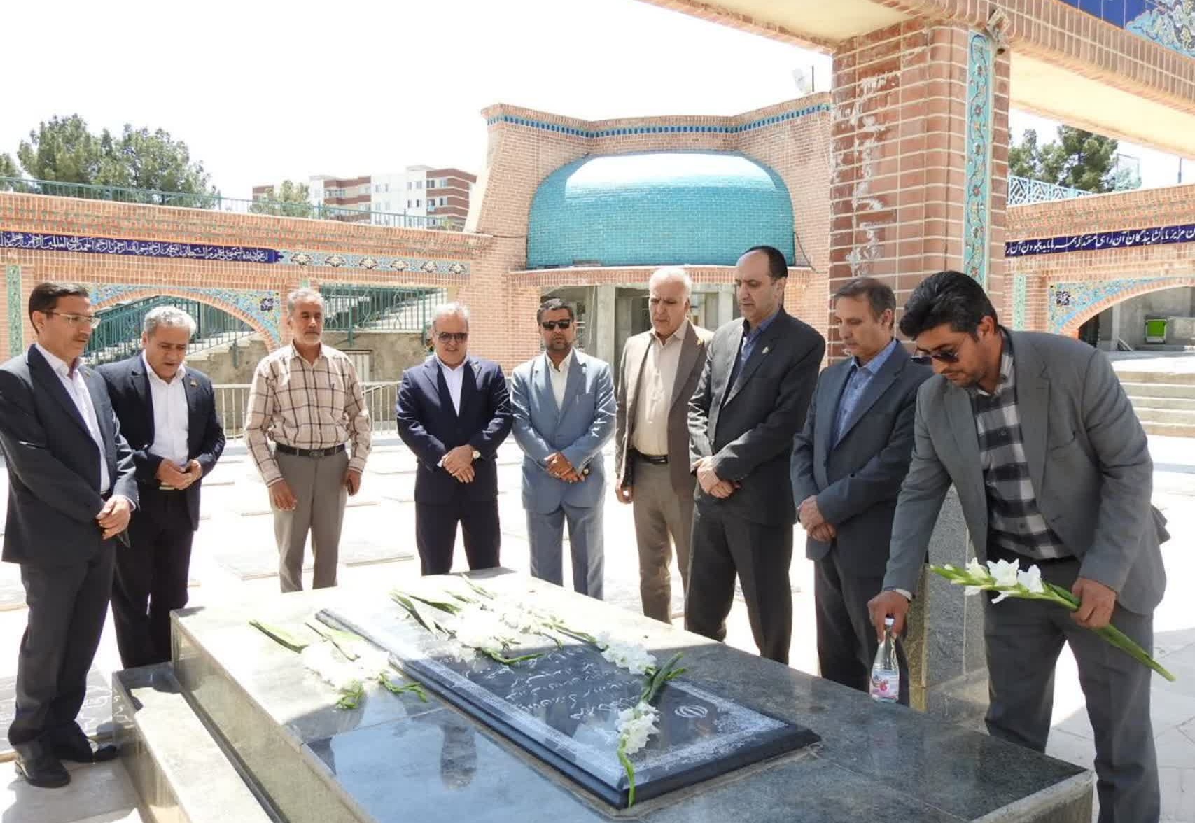 ادای احترام رئیس سازمان تات و هیات همراه به مقام شامخ شهدای بجنورد