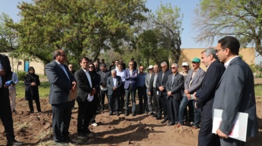 گزارش تصویری/بازدید معاون وزیر جهاد کشاورزی دکتر غلامرضا گل محمدی و مشاور رئیس سازمان در امور موسسات، مراکز ملی و استانی دکتر کاظم محمدپور، از طرح‌های تحقیقاتی کشاورزی اردبیل