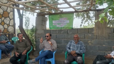 دوره آموزشی دو روزه مدیریت بهاره باغات پسته در روستای صدر آباد شهرستان اشکذر